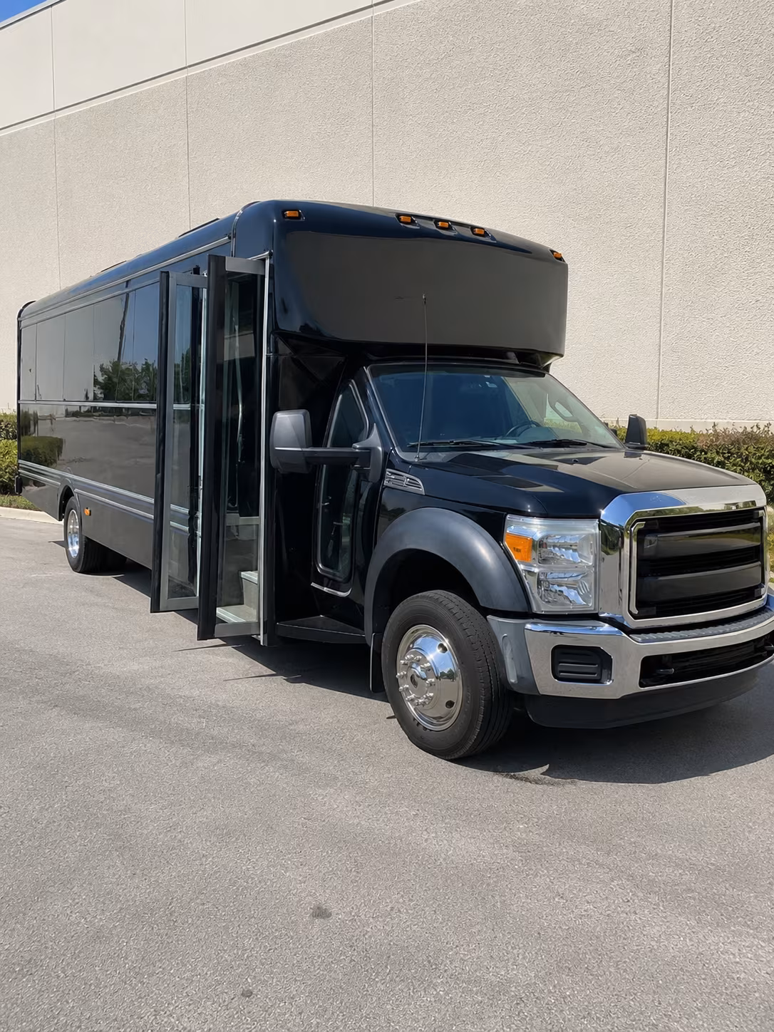 Charleston Winery Tour & Pub Crawl Transportation party bus exterior