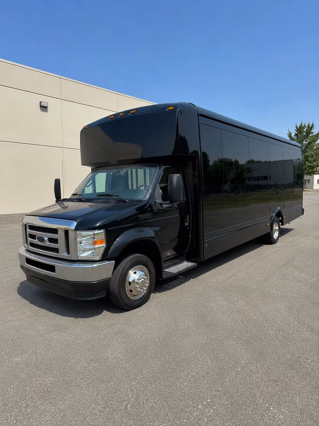 Charleston Winery Tour & Pub Crawl Transportation party bus exterior